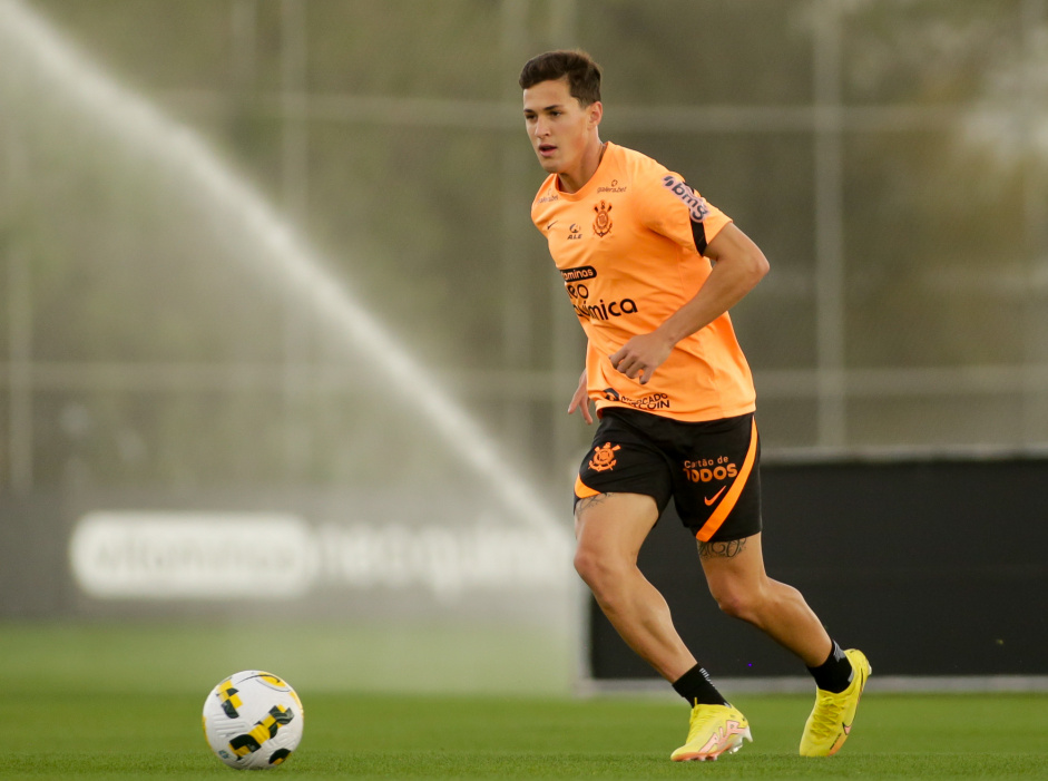 Vital surge como opção no Corinthians de VP e projeta final contra o Fla: “Bem confiante”