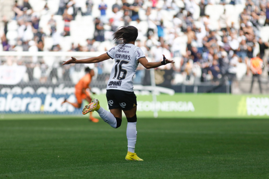 O Corinthians abriu o placar diante do Japo com gol de Adriana