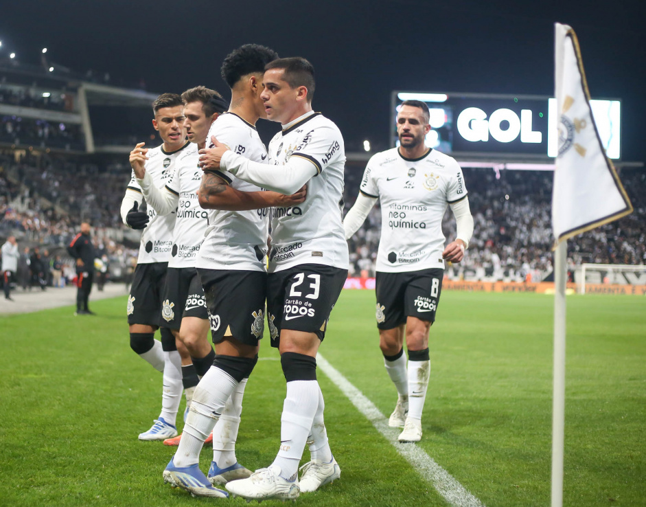Fausto, Piton, Du Queiroz, Fagner e Renato comemoram o gol marcado pelo Corinthians