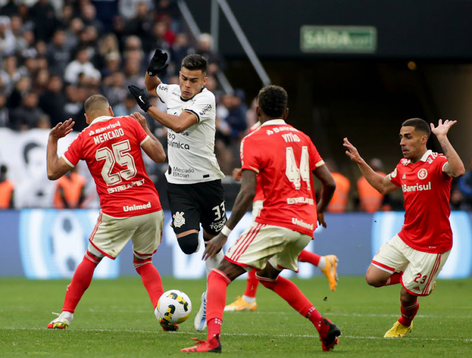 Corinthians recebeu o Internacional e empatou em 2 a 2