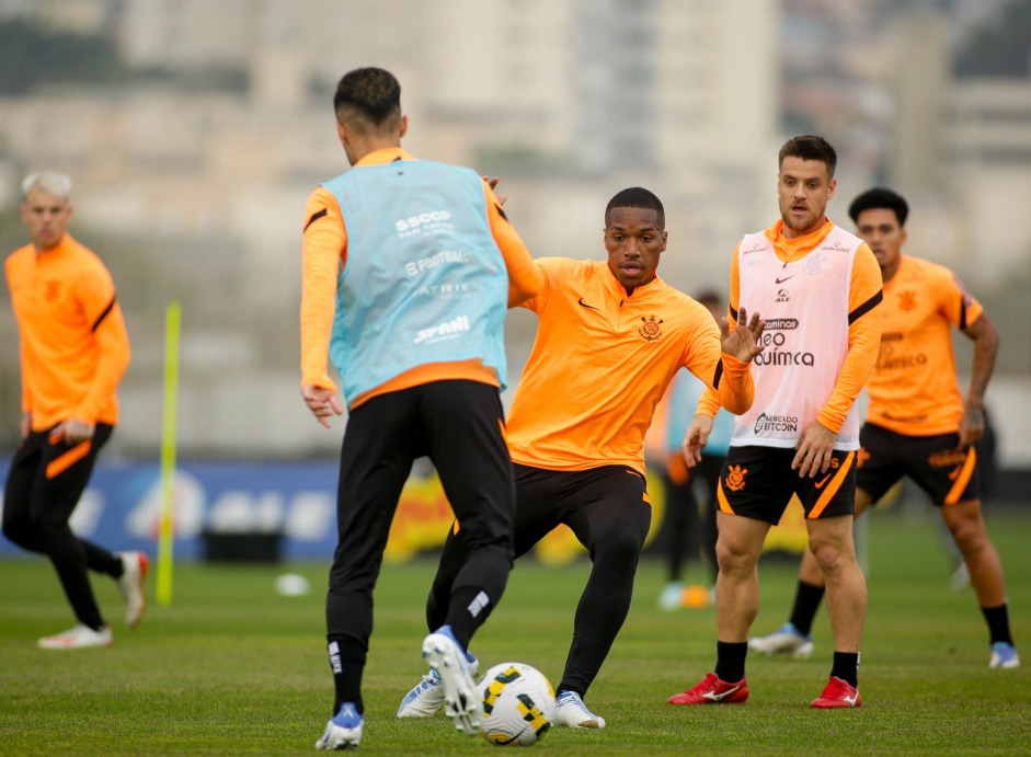 Corinthians pode ter quatro atletas ‘a mais’ no elenco em reapresentação; entenda