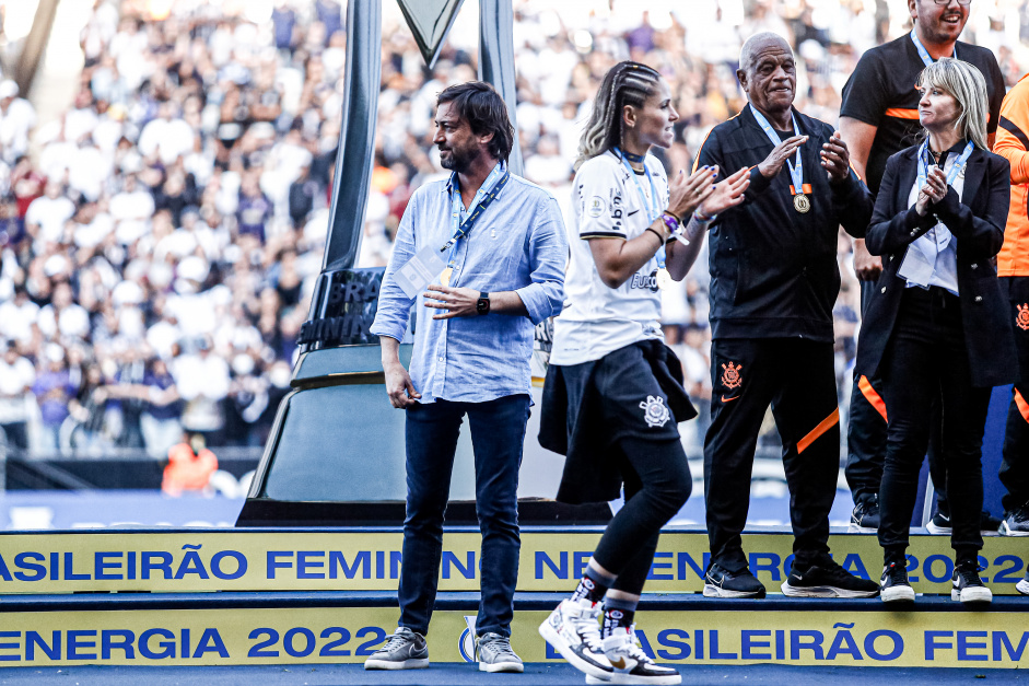 Duilio  visto na comemorao do tetracampeonato brasileiro do Corinthians Feminino