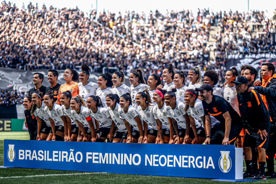 Equipe do Corinthians posada antes da final contra o Internacional
