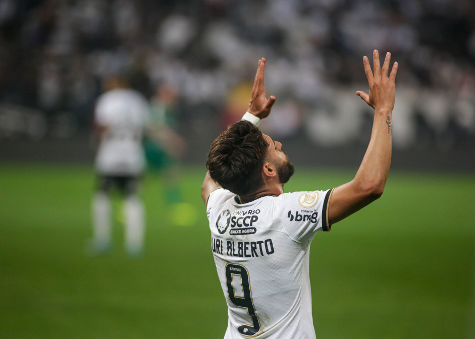 Yuri Alberto comemorando o gol anotado na Neo Qumica Arena