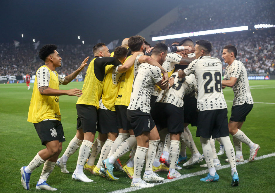 Jogadores do Corinthians festejando gol marcado na Neo Qumica Arena