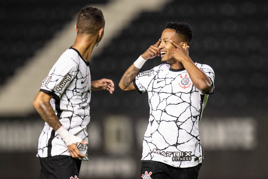 Mindinho comemora gol contra a Ferroviria no Paulista Sub-20