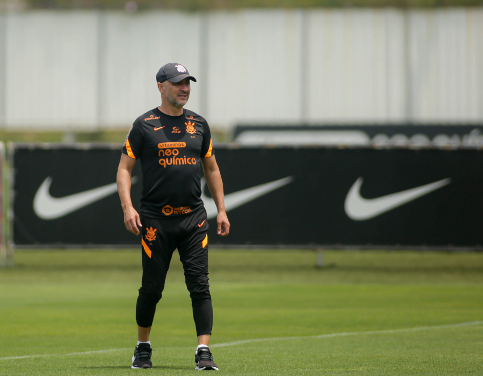 Vítor Pereira reforça desejo por título no Corinthians: 'Vamos ganhar essa Copa, caral**'