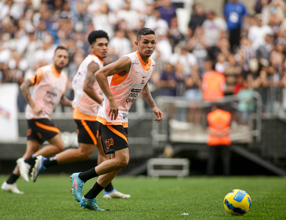 Corinthians teve 46% do elenco usado em 2022 formado na base; veja números