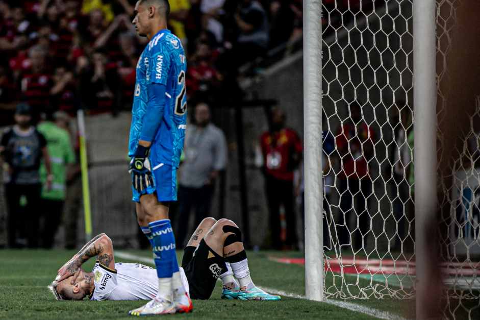 Rger Guedes lamenta gol perdido na final da Copa do Brasil