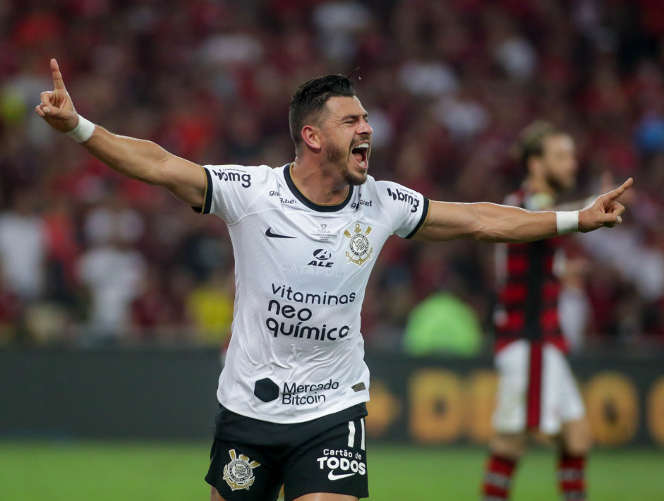 Giuliano celebra gol de empate no Maracan