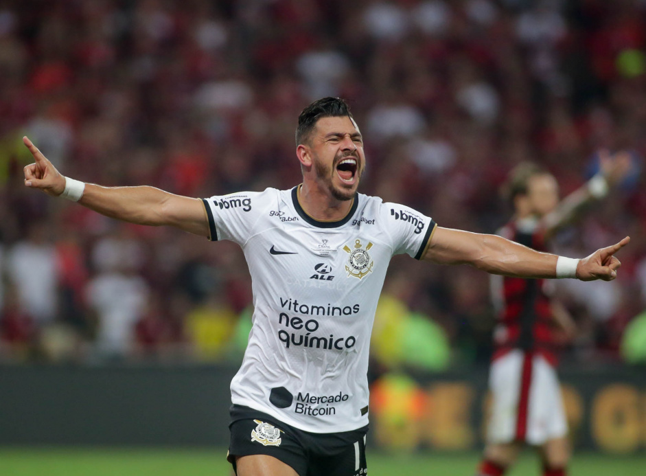 Giuliano comemora gol contra o Flamengo no Maracan