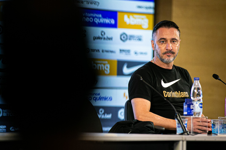 Vítor Pereira em coletiva após derrota contra o Fluminense