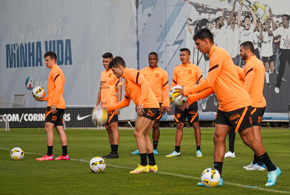 Renato Rodrigues critica montagem de elenco do Corinthians e sugere postura do time no mercado