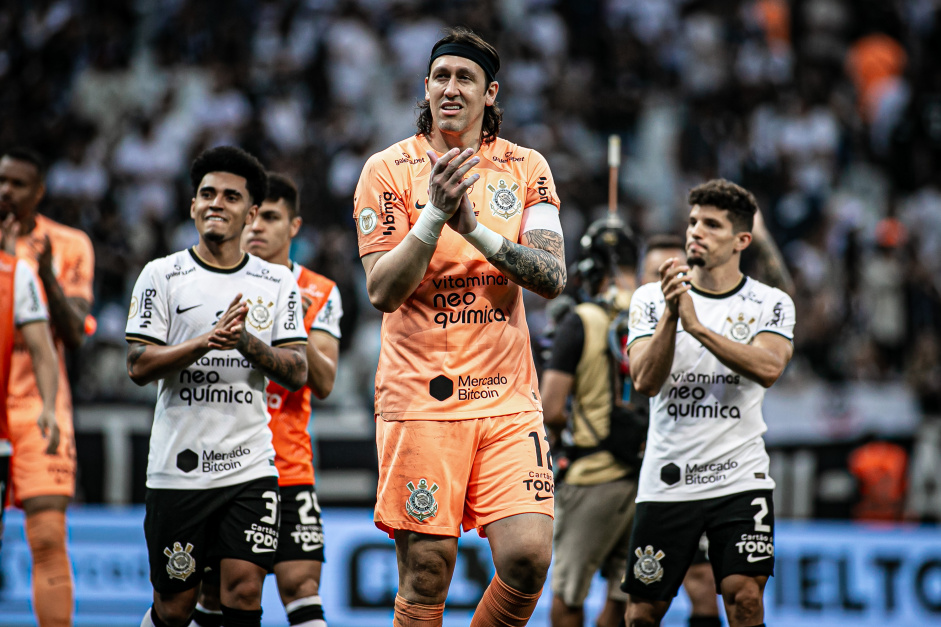 Elenco agradece torcida do Corinthians aps despedida na temporada