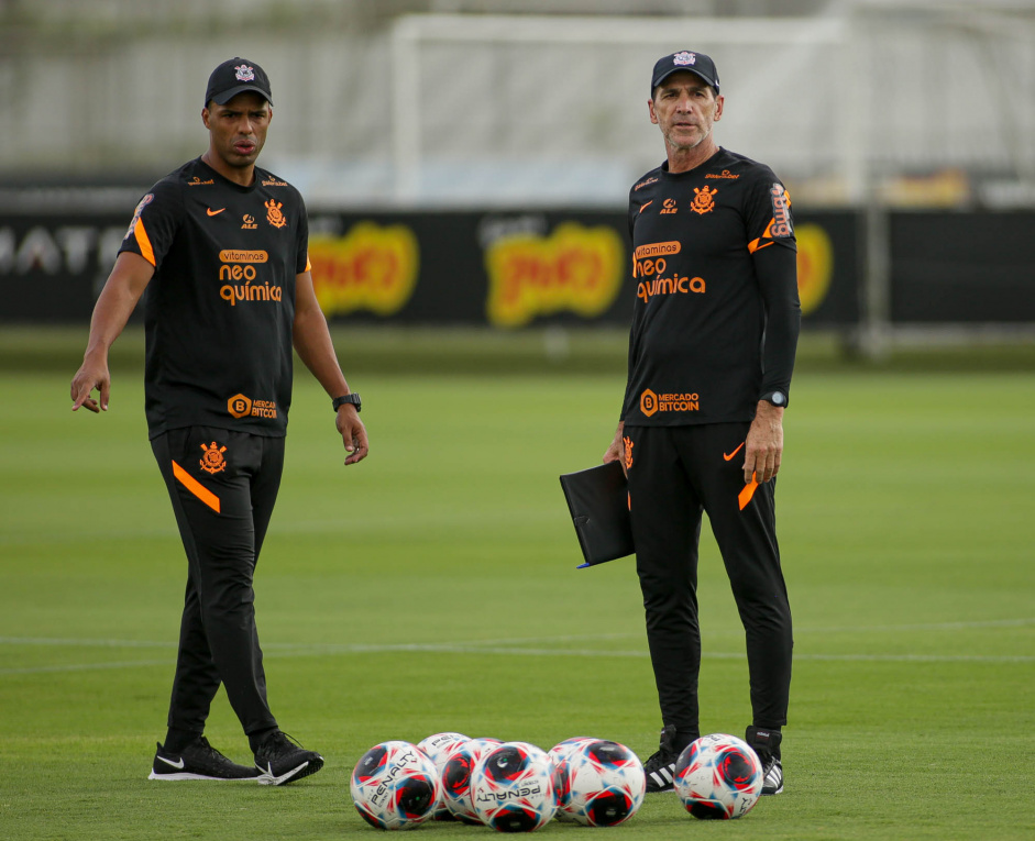Auxiliar tcnico do Corinthians explica nova funo e auxlio a Fernando Lzaro na pr-temporada