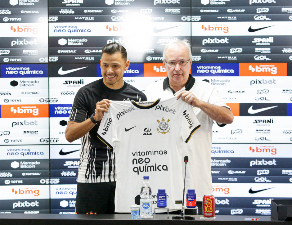 Romero  apresentado pelo Corinthians no CT Dr. Joaquim Grava