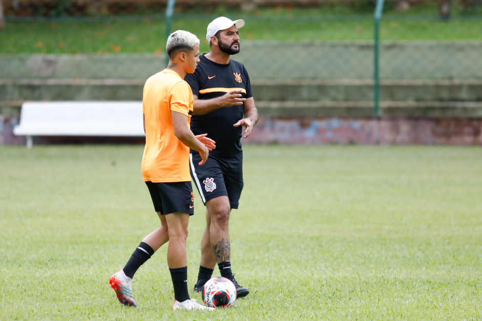 Danilo e Matheus Arajo no ltimo treino do Corinthians antes de encarar o Fast pela Copinha