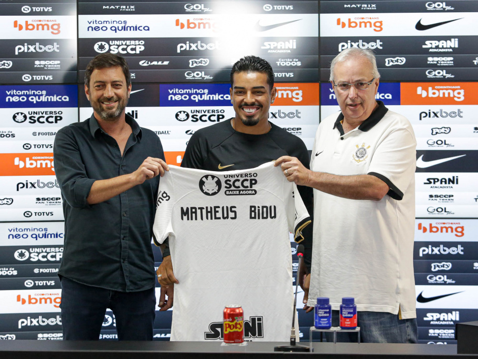 Duilio Monteiro Alves e Roberto de Andrade participaram da apresentação de Matheus Bidu