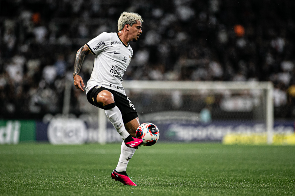 Fagner celebra vitória na estreia e admite 'desequilíbrio' saída