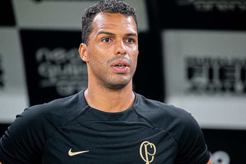 Fernando Lázaro revela que sentiu pressão na estreia e avalia atuação do Corinthians em vitória