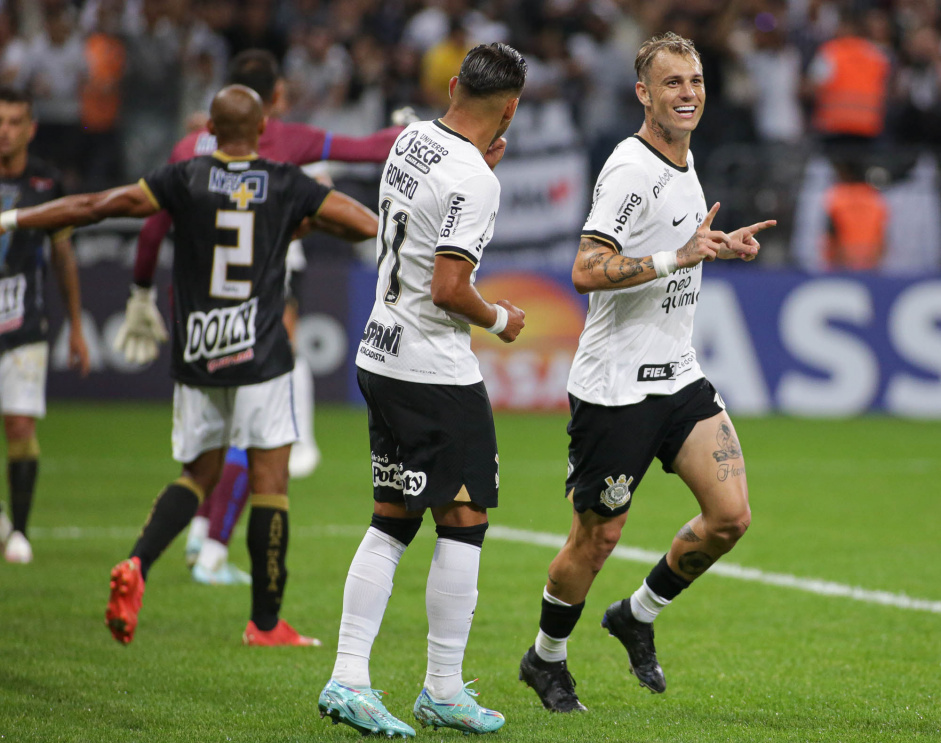 Rger Guedes ampliou o marcador para o Corinthians