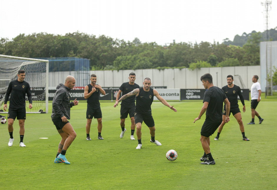Jogadores do Corinthians fizeram atividade de posse de bola em campo reduzido e de ttica nesta sexta