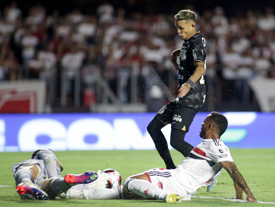 Corinthians volta a fazer dois gols no mesmo jogo no Morumbi aps seis partidas