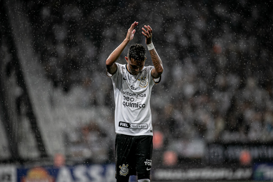 Adson durante a vitria do Corinthians contra o Botafogo-SP