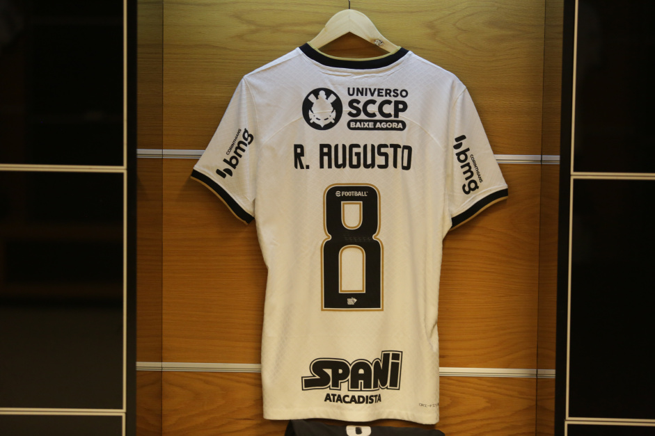 Camisa de Renato Augusto no vestirio antes da vitria contra o Botafogo-SP pelo Paulisto