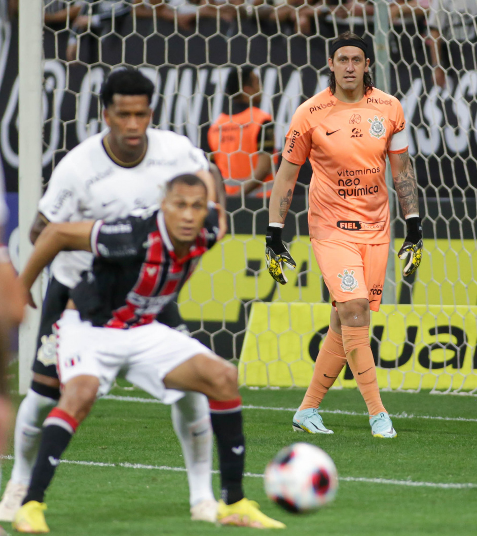 Cssio e Gil na vitria contra o Botafogo-SP pelo Paulisto