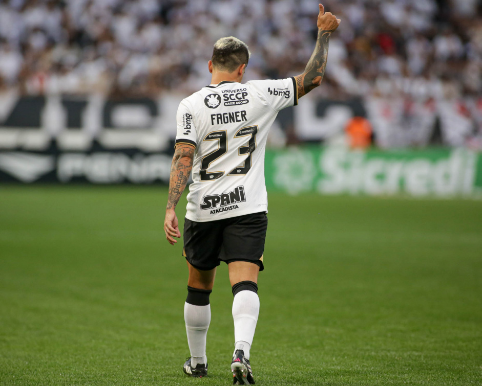 Fagner sinaliza na vitria contra o Botafogo-SP pelo Paulisto