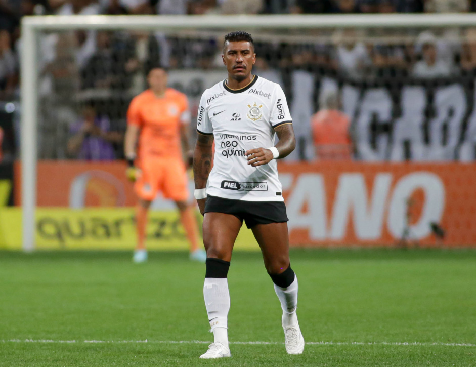 Paulinho faz primeiro jogo na Arena desde leso na vitria contra o Botafogo-SP pelo Paulisto
