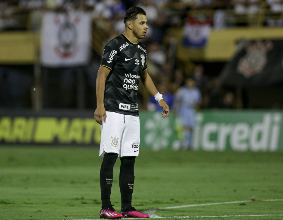 Romero chega a dois jogos sem ser escalado por Fernando Lzaro