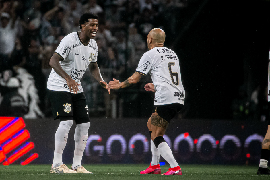 Gil e Fbio Santos em empate do Corinthians contra o Palmeiras no Paulista