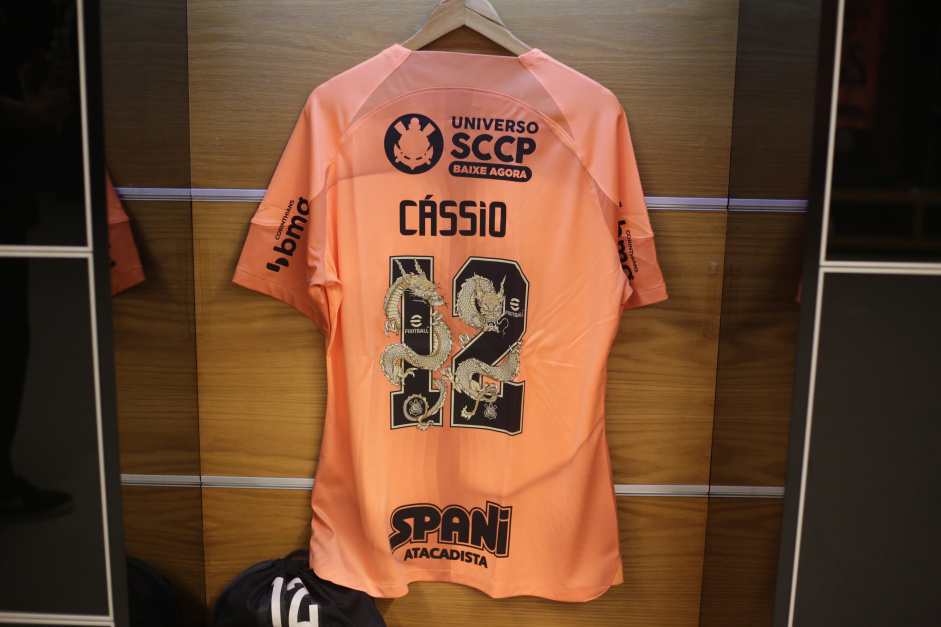Camisa do Cssio estendida no vestirio em empate do Corinthians com o Palmeiras no Paulisto