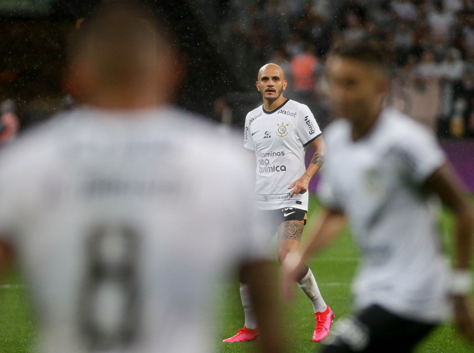 Fbio Santos chama a torcida em empate do Corinthians com o Palmeiras no Paulisto