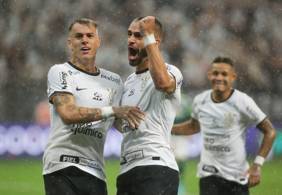 Renato Augusto, Rger Guedes e Adson em empate do Corinthians com o Palmeiras no Paulisto