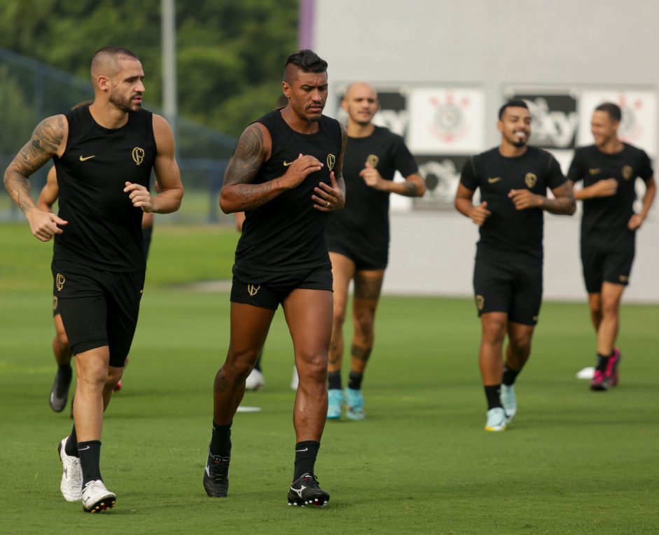 Renato Augusto e Paulinho durante treino do Corinthians