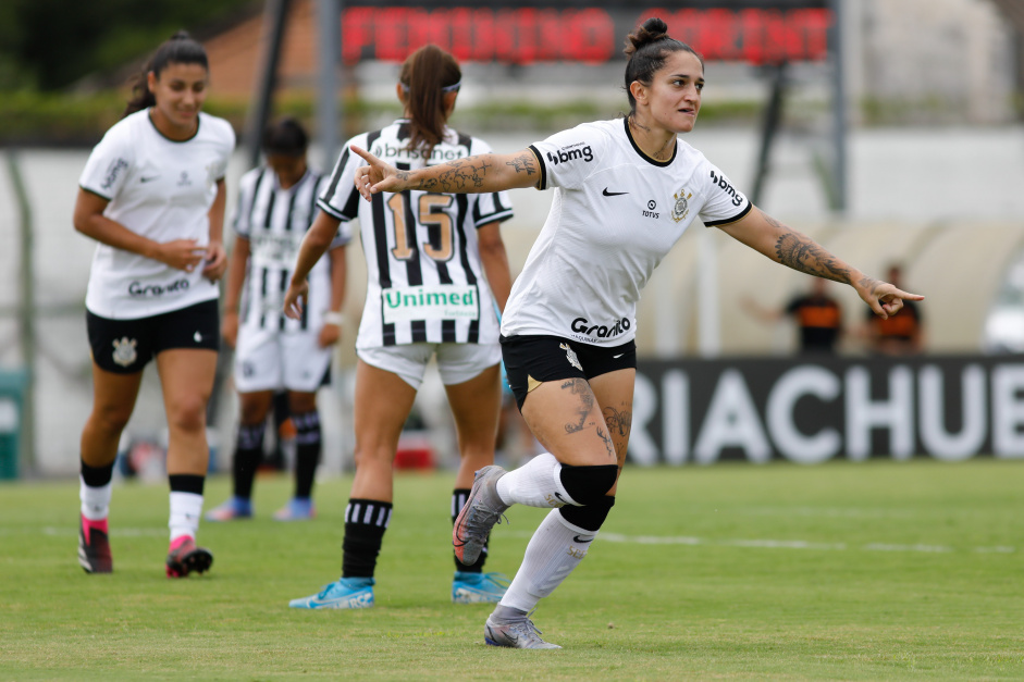 Fernanda celebra seu gol na goleada do Corinthians sobre o Cear, pelo Brasileiro Feminino