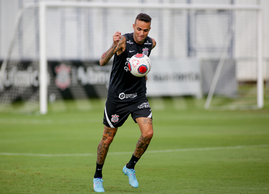 Luan est de sada do Corinthians