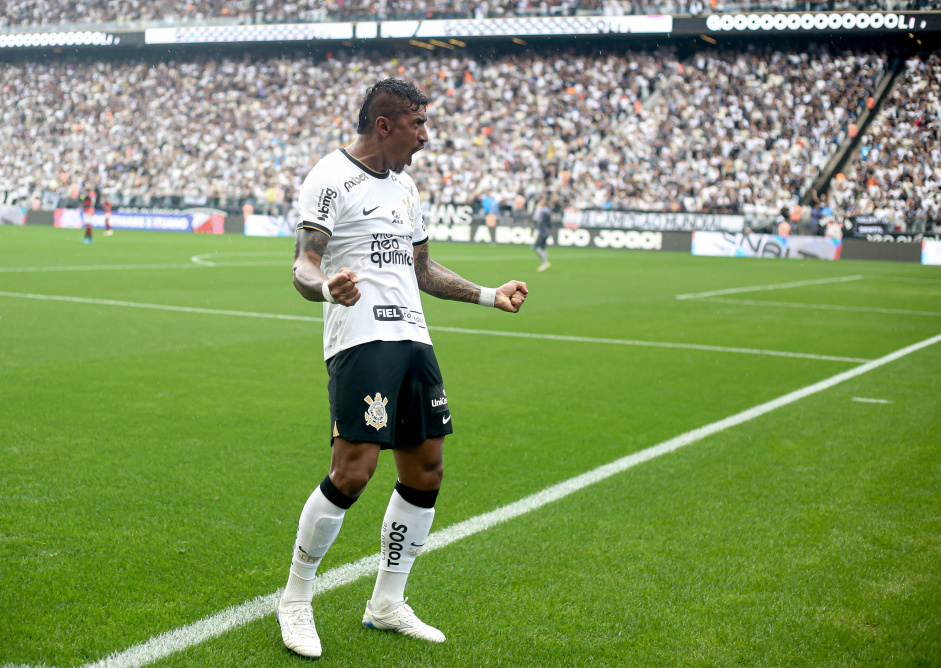 Paulinho deseja vencer a Copa do Brasil pelo Corinthians