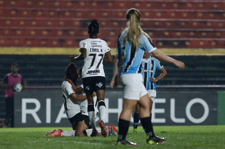 Carol comemora em goleada do Corinthians Feminino contra o Grmio