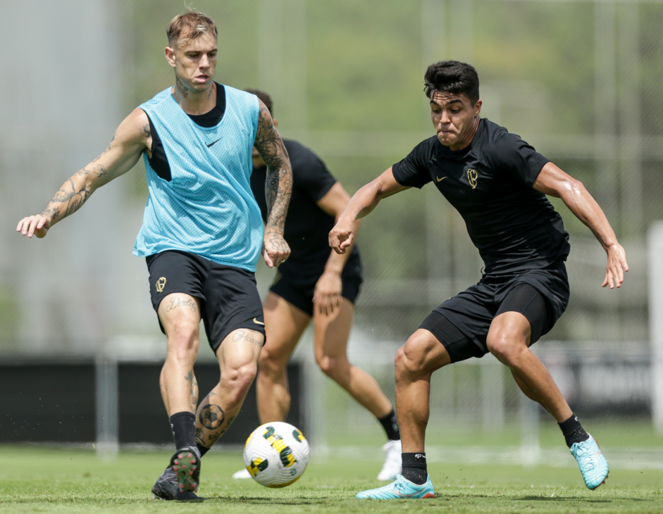 Corinthians inicia a semana com treino de enfrentamento no CT Joaquim Grava
