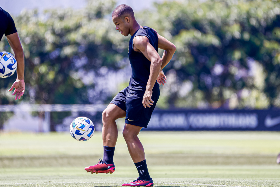 Pedrinho foi um dos destaques do Corinthians no jogo-treino desta sexta-feira