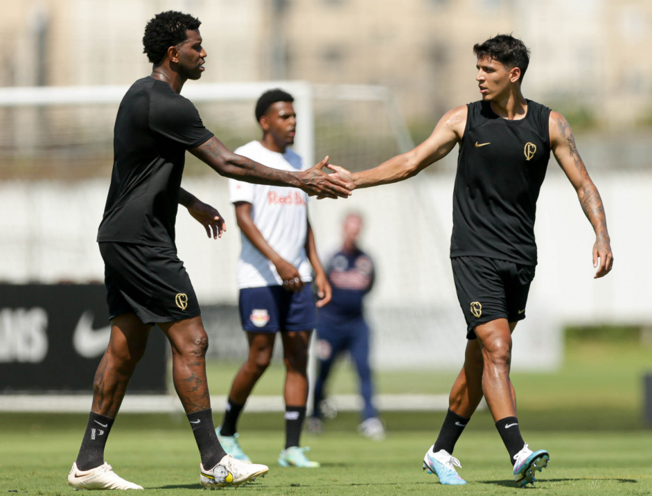 Gil e Caetano durante o amistoso contra o Red Bull Bragantino II