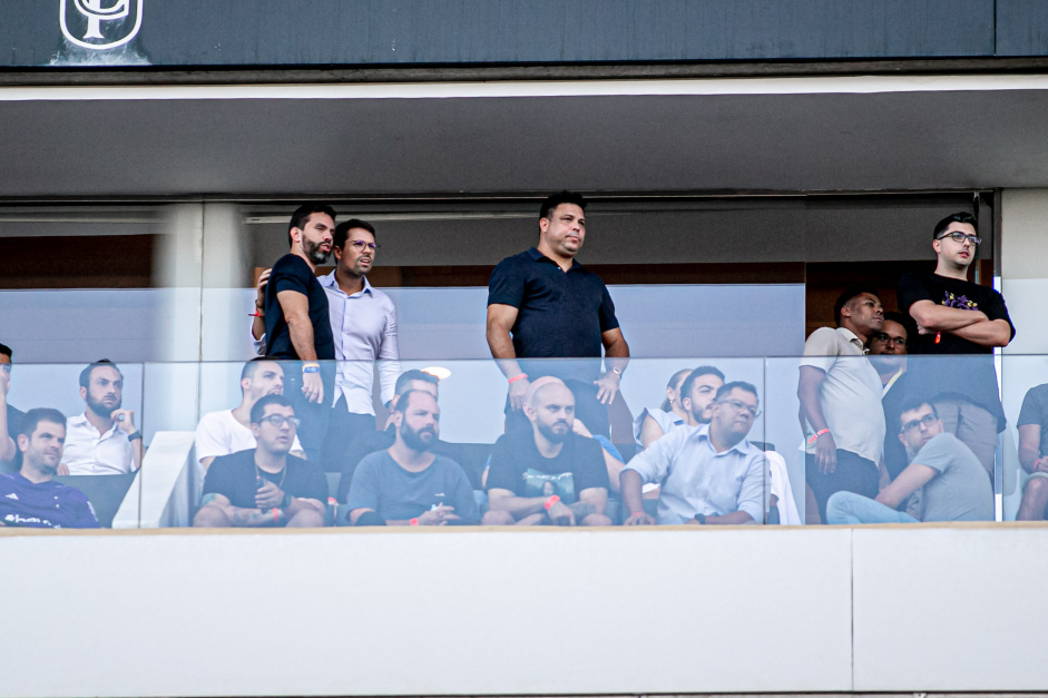 Ronaldo acompanha o Cruzeiro na Neo Qumica Arena