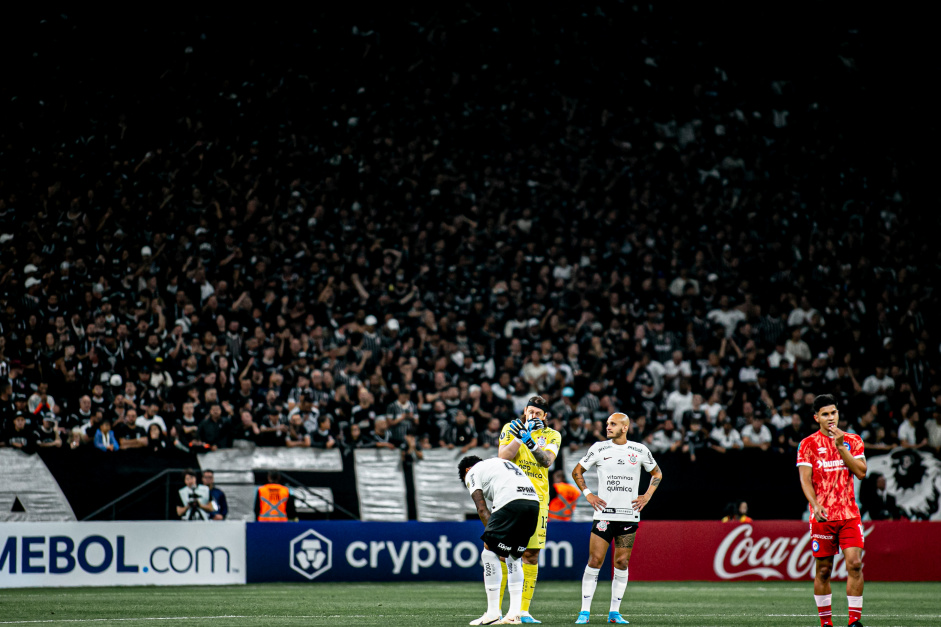 Mais de 40 mil torcedores estiveram presentes na estreia em casa do Corinthians na Libertadores