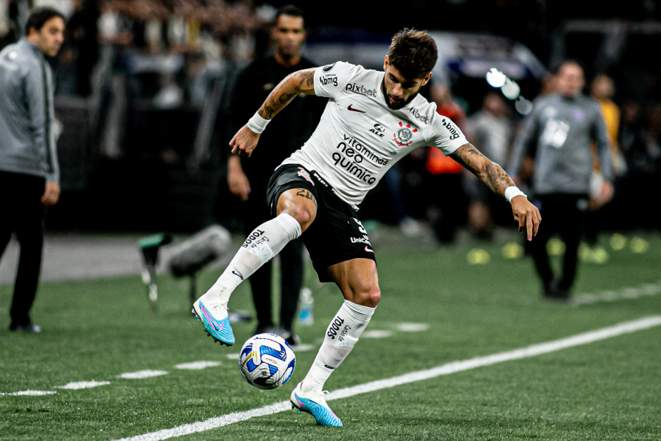 Yuri Alberto dominando a bola na partida da Libertadores
