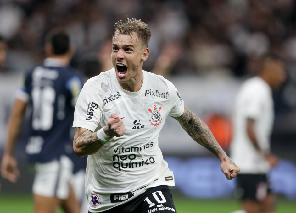Róger Guedes comemora gol contra o Remo Róger Guedes comemora gol contra o Remo
