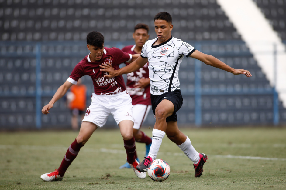 Joo Victor em jogo do Corinthians Sub-17